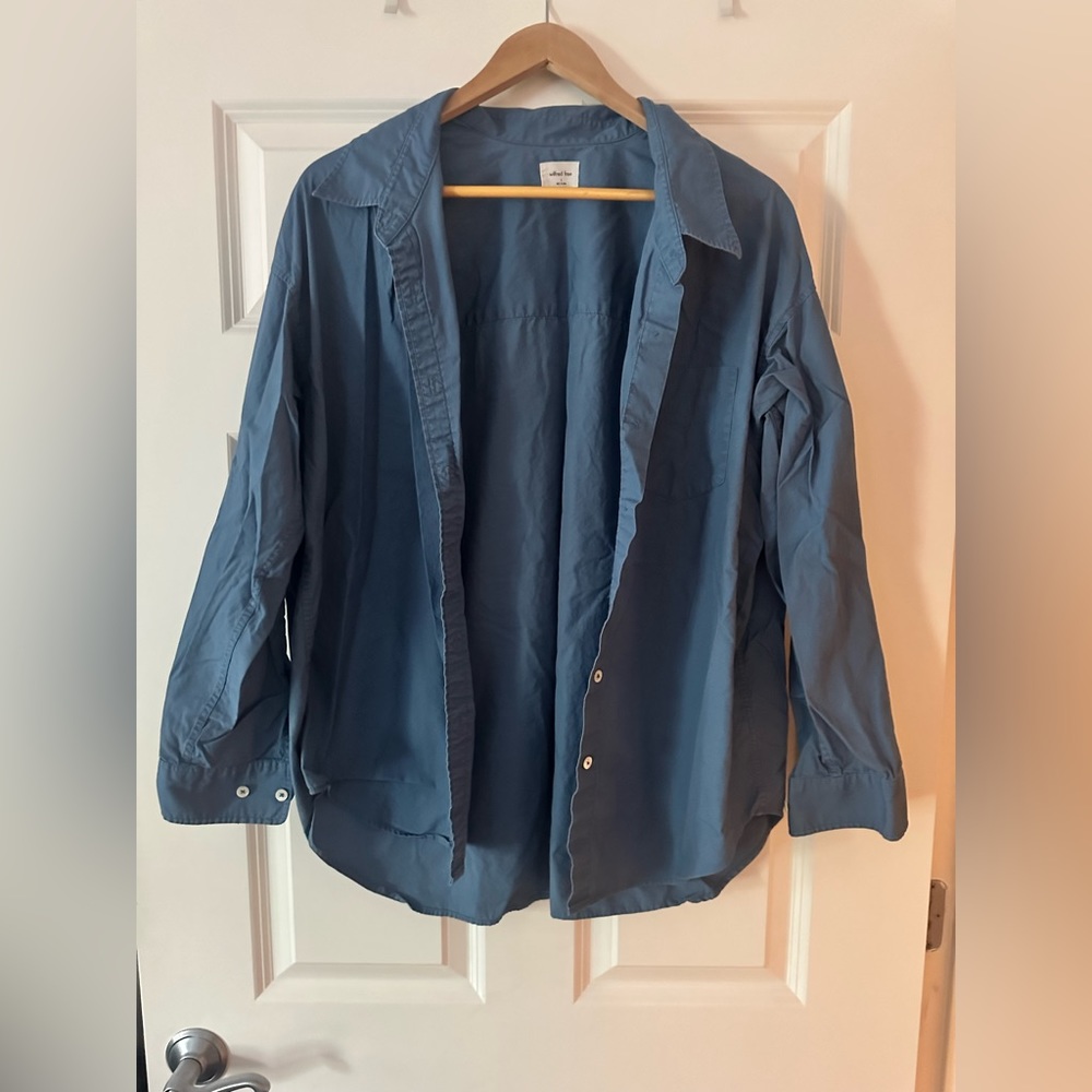 Aritzia Wilfred Free Relaxed Button Down Shirt in Flagstone Blue; Size S